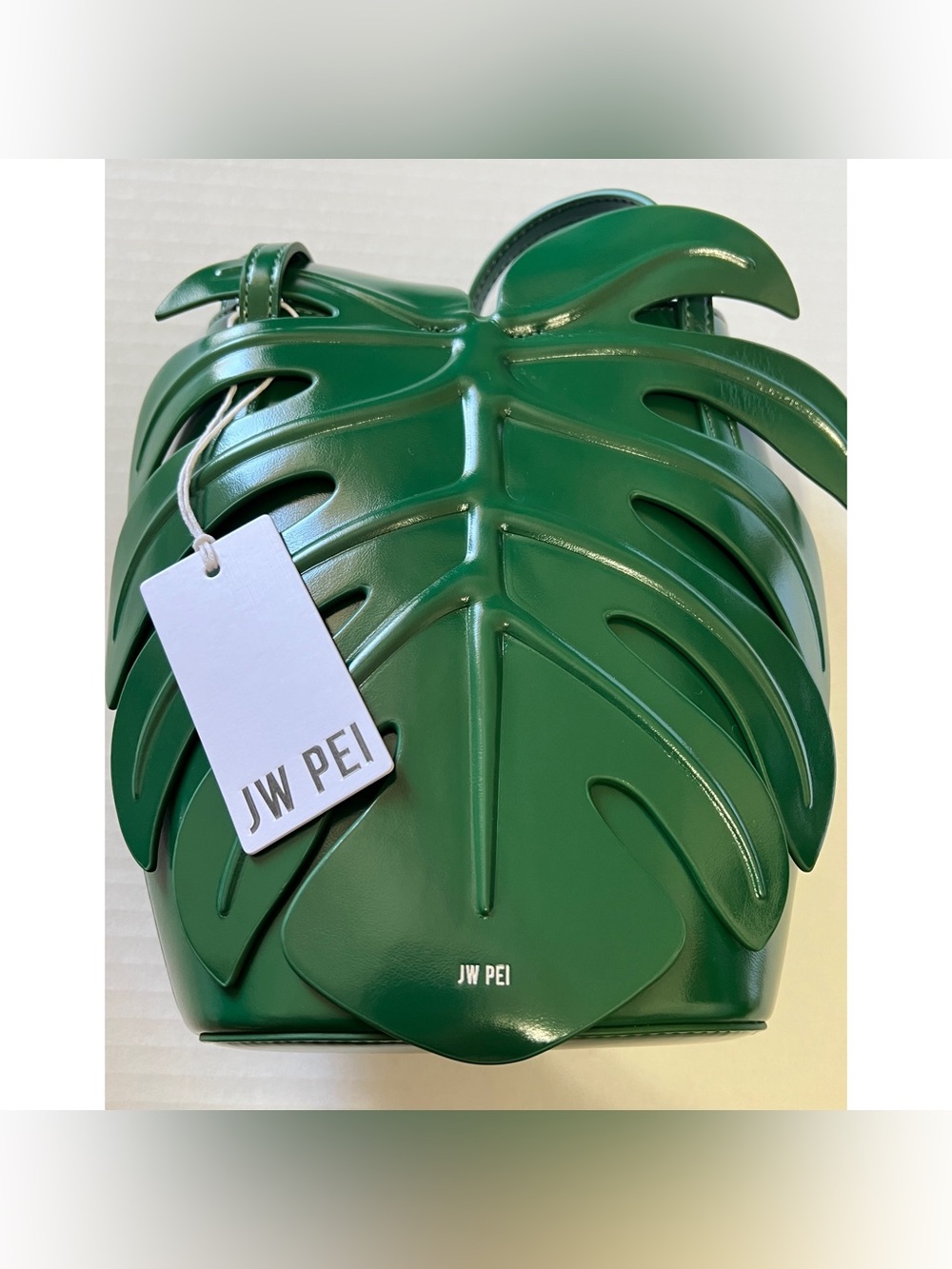 JW PEI green monstera leaf shaped novelty bag new in box - Picture 2 of 16